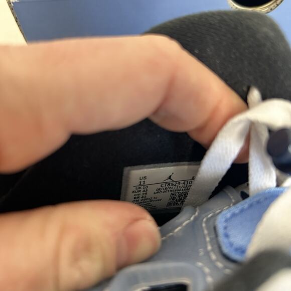 Athletic_Shoes